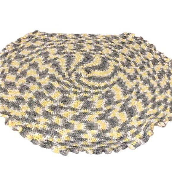 Handmade Knitted Crocheted Grey Yellow White Round‎ lap baby Blanket - Picture 3 of 9
